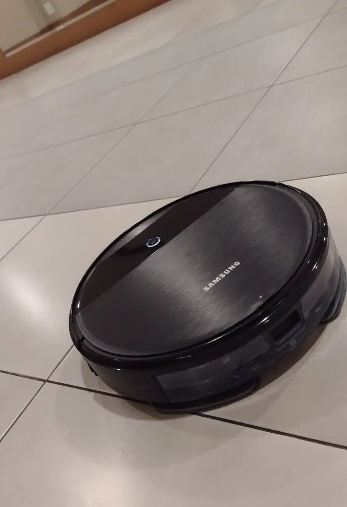 Review: aspirador-robô powerbot-e vr5000rm Review: aspirador-robô powerbot-e vr5000rm. O powerbot-e vr5000rm é o aspirador-robô da samsung que une beleza, sofisticação e muita potência em um aparelho completo para manter a casa sempre limpa. Confira nosso review!
