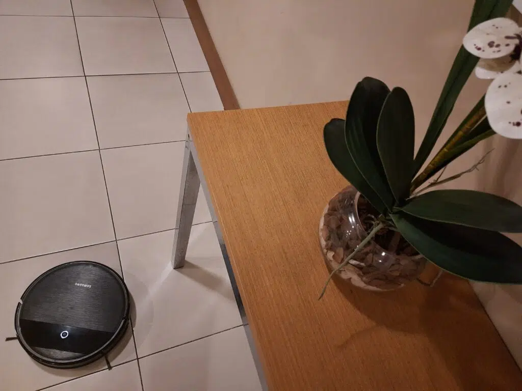 Review: aspirador-robô powerbot-e vr5000rm Review: aspirador-robô powerbot-e vr5000rm. O powerbot-e vr5000rm é o aspirador-robô da samsung que une beleza, sofisticação e muita potência em um aparelho completo para manter a casa sempre limpa. Confira nosso review!