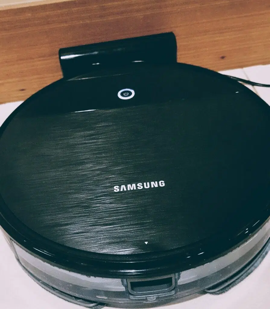 Review: aspirador-robô powerbot-e vr5000rm Review: aspirador-robô powerbot-e vr5000rm. O powerbot-e vr5000rm é o aspirador-robô da samsung que une beleza, sofisticação e muita potência em um aparelho completo para manter a casa sempre limpa. Confira nosso review!