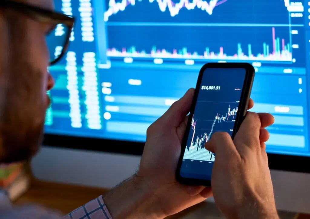 Como a guerra da ucrânia impacta o bitcoin e investimentos Como a guerra da ucrânia impacta o bitcoin e investimentos. Entre manobras geopolíticas e acordos de cessar fogo, a economia global sofre com as consequências do conflito. Saiba como a guerra está impactando o mercado financeiro