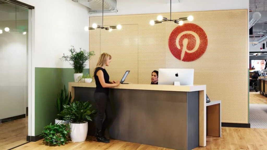 Über 350 Stellen- und Praktikumsangebote bei Amazon, kabum und weiteren Unternehmen Pinterest-Büro