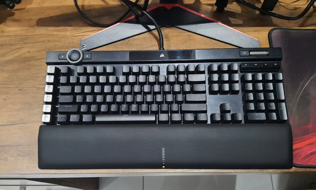 Bewertung: Die Corsair K100 RGB-Tastatur ist eine robuste Option für Gamer Bewertung: Die Corsair K100 RGB-Tastatur ist eine robuste Wahl für Gamer
