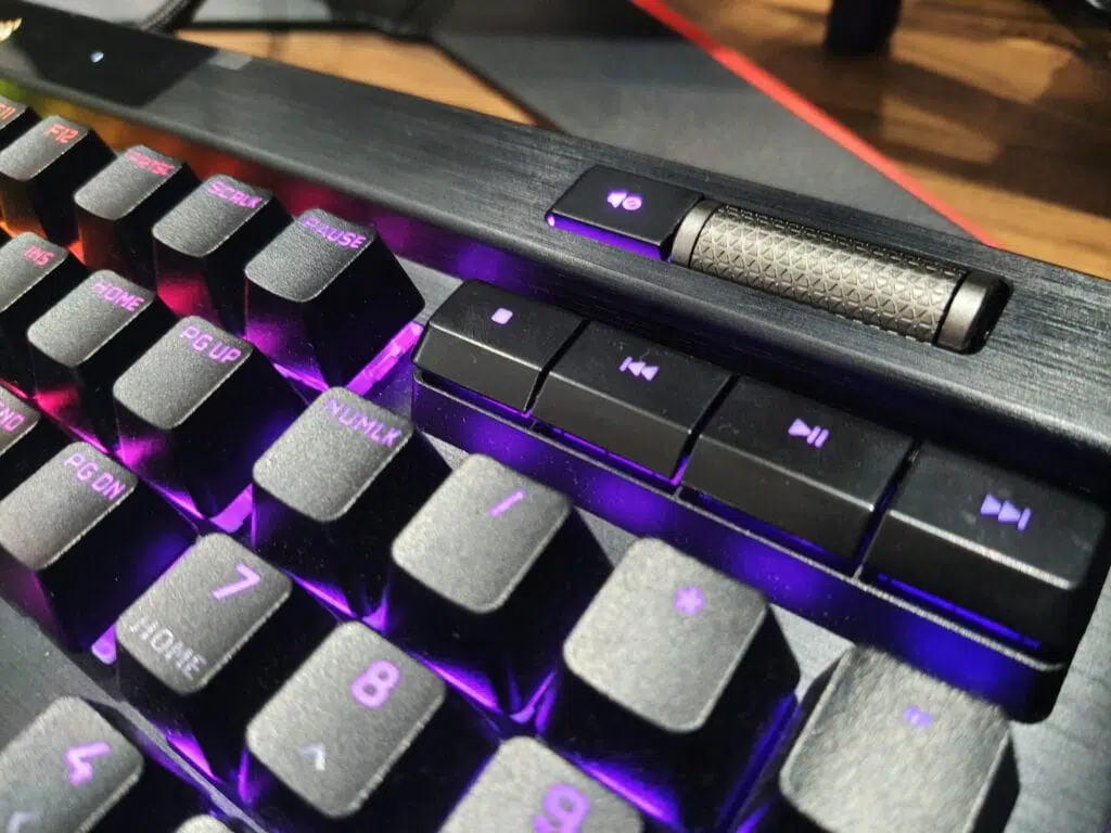 Bewertung: Die Corsair K100 RGB-Tastatur ist eine robuste Option für Gamer Bewertung: Die Corsair K100 RGB-Tastatur ist eine robuste Wahl für Gamer