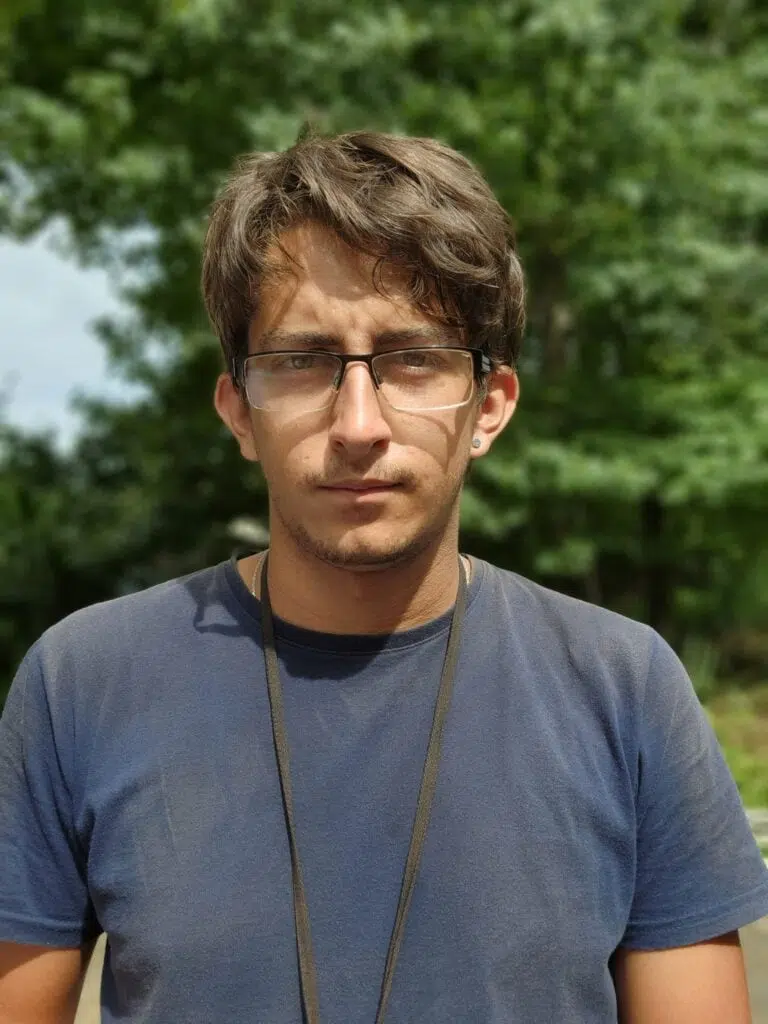 Review galaxy s22: o que tem de novo? Review galaxy s22: o que tem de novo?. O galaxy s22 traz o processador snapdragon entre as novidades, além de melhorias na câmera, principalmente à noite