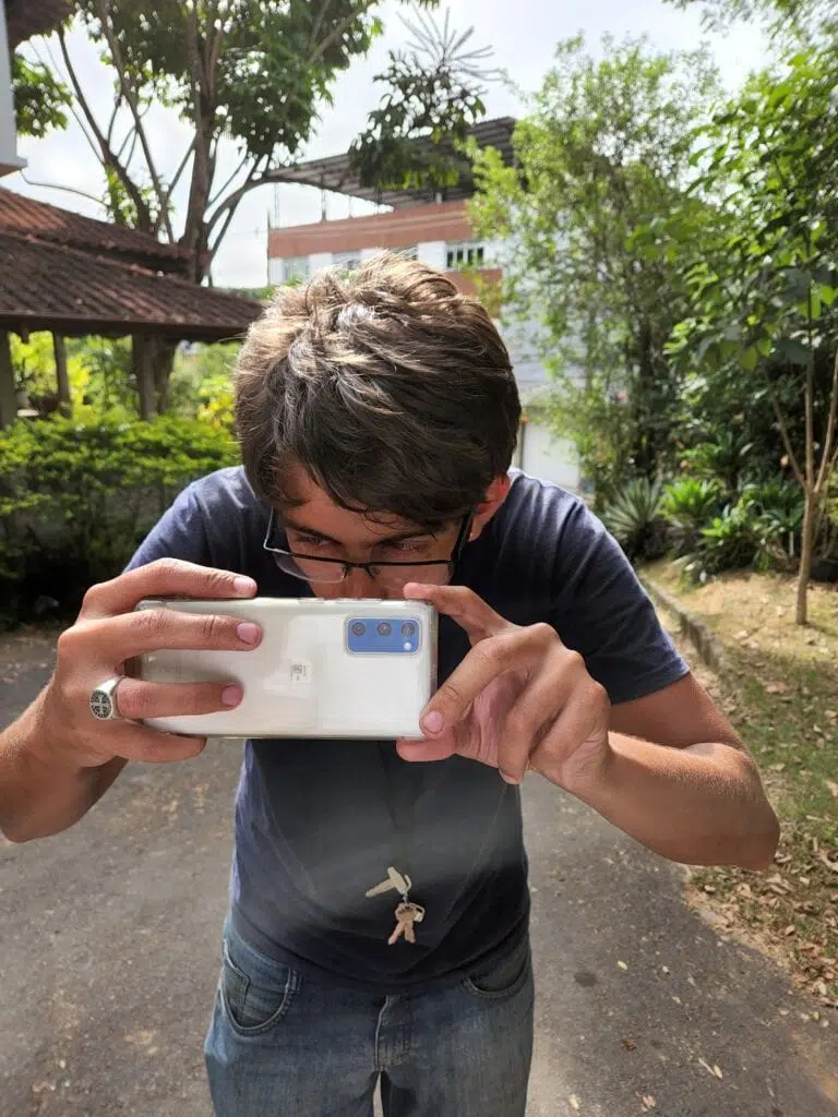 Review galaxy s22: o que tem de novo? Review galaxy s22: o que tem de novo?. O galaxy s22 traz o processador snapdragon entre as novidades, além de melhorias na câmera, principalmente à noite