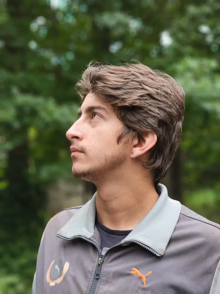 Review galaxy s22: o que tem de novo? Review galaxy s22: o que tem de novo?. O galaxy s22 traz o processador snapdragon entre as novidades, além de melhorias na câmera, principalmente à noite