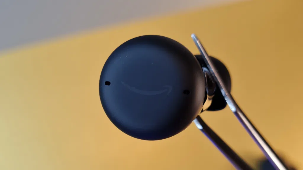 Review: echo buds 2, os fones de ouvido sem fio da amazon Logomarca da amazon no echo buds 2