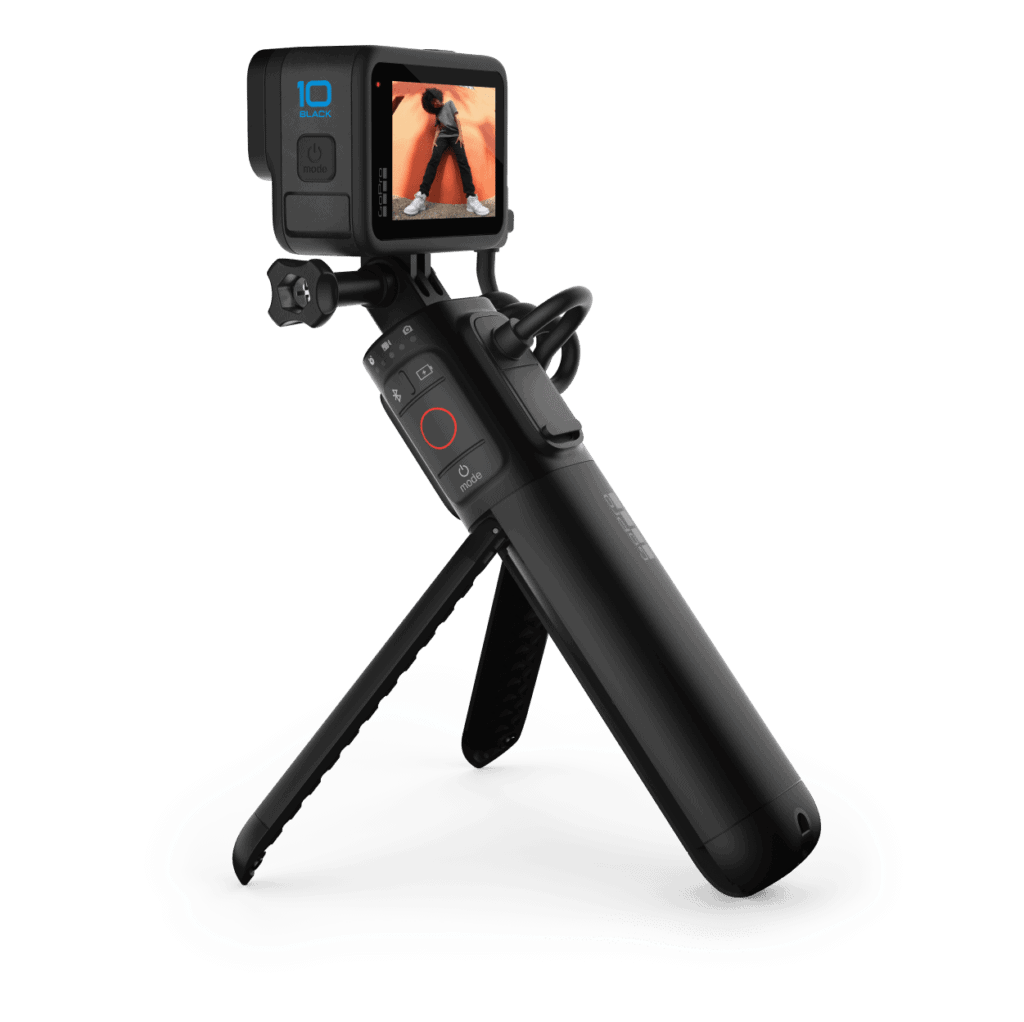 Gopro hero10 black 获得创作者版套件,电池容量增加 3 倍 套件中的电池供电手柄兼作遥控器、杆甚至三脚架。 电池后盖提供的电量仍比相机中的电池多三倍。 回放:gopro