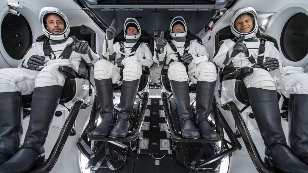 1ª missão com tripulação privada para a iss vai hoje ao espaço 1ª missão com tripulação privada para a iss vai hoje ao espaço. Realizada pela axiom space e spacex, foguete levando a missão com tripulação privada será lançado hoje, e ação será utilizada para mais viagens de turismo espacial