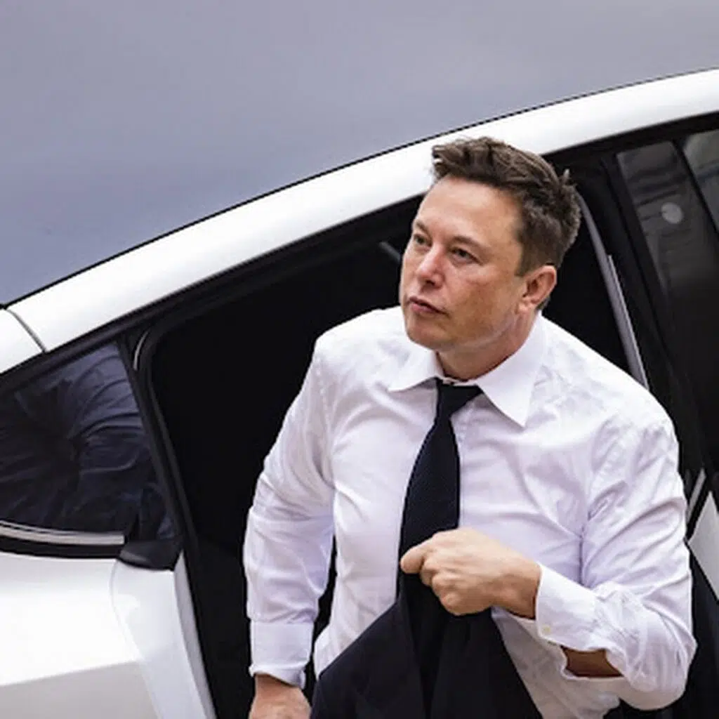 Qual a verdadeira fortuna de elon musk? Elon musk comparecendo ao julgamento da tesla