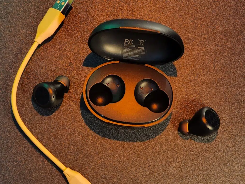 Review: realme buds q2 é um fone sem fio muito bom e barato Review: realme buds q2 é um fone sem fio muito bom e barato. O buds q2 integra o portfólio de produtos da realme aqui no brasil. Entre os principais destaques temos a qualidade aliada ao preço atraente.