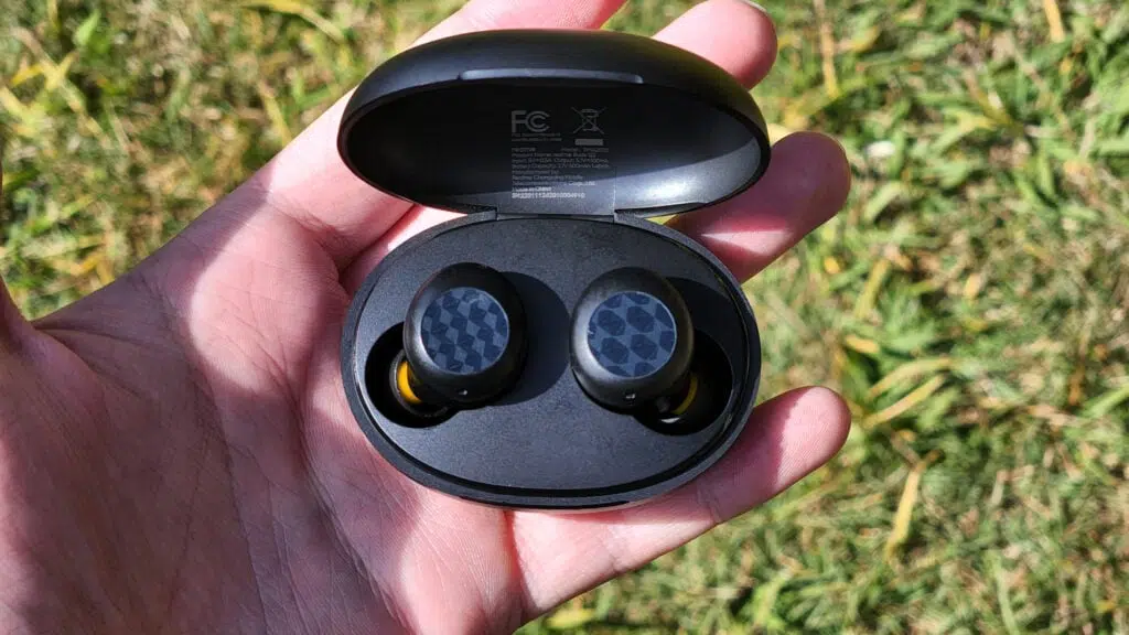 Review: realme buds q2 é um fone sem fio muito bom e barato Review: realme buds q2 é um fone sem fio muito bom e barato. O buds q2 integra o portfólio de produtos da realme aqui no brasil. Entre os principais destaques temos a qualidade aliada ao preço atraente.