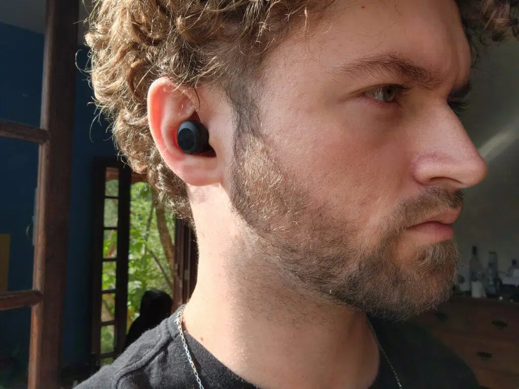 Review: realme buds q2 é um fone sem fio muito bom e barato Review: realme buds q2 é um fone sem fio muito bom e barato. O buds q2 integra o portfólio de produtos da realme aqui no brasil. Entre os principais destaques temos a qualidade aliada ao preço atraente.