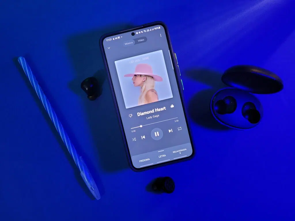 Review: realme buds q2 é um fone sem fio muito bom e barato Review: realme buds q2 é um fone sem fio muito bom e barato. O buds q2 integra o portfólio de produtos da realme aqui no brasil. Entre os principais destaques temos a qualidade aliada ao preço atraente.