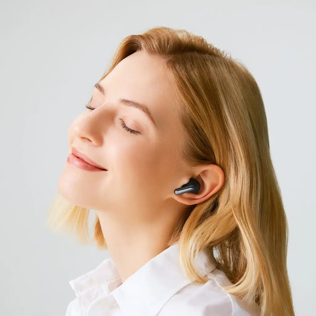 Review: fone de ouvido sem fio lg tone free fp9 Mulher loira usando o lg tone free na cor preta