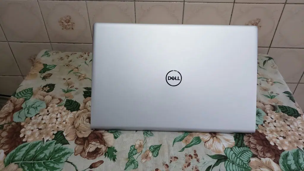 Review: notebook dell inspiron 15 3000 Imagem da carcaça do notebook