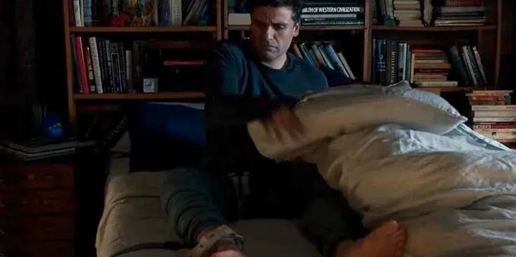 Cavaleiro da lua: crítica, referências e easter-eggs no episódio 6 Steven na cama em cavaleiro da lua