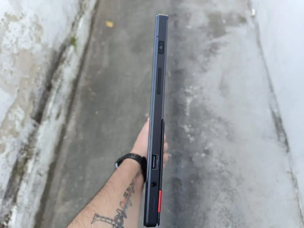 Review: rog flow z13, híbrido notebook-tablet gamer e portátil Conexões do rog flow z13