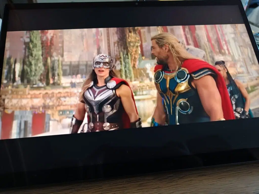 Review: rog flow z13, híbrido notebook-tablet gamer e portátil Tela do rog flow z13 é de alta qualidade