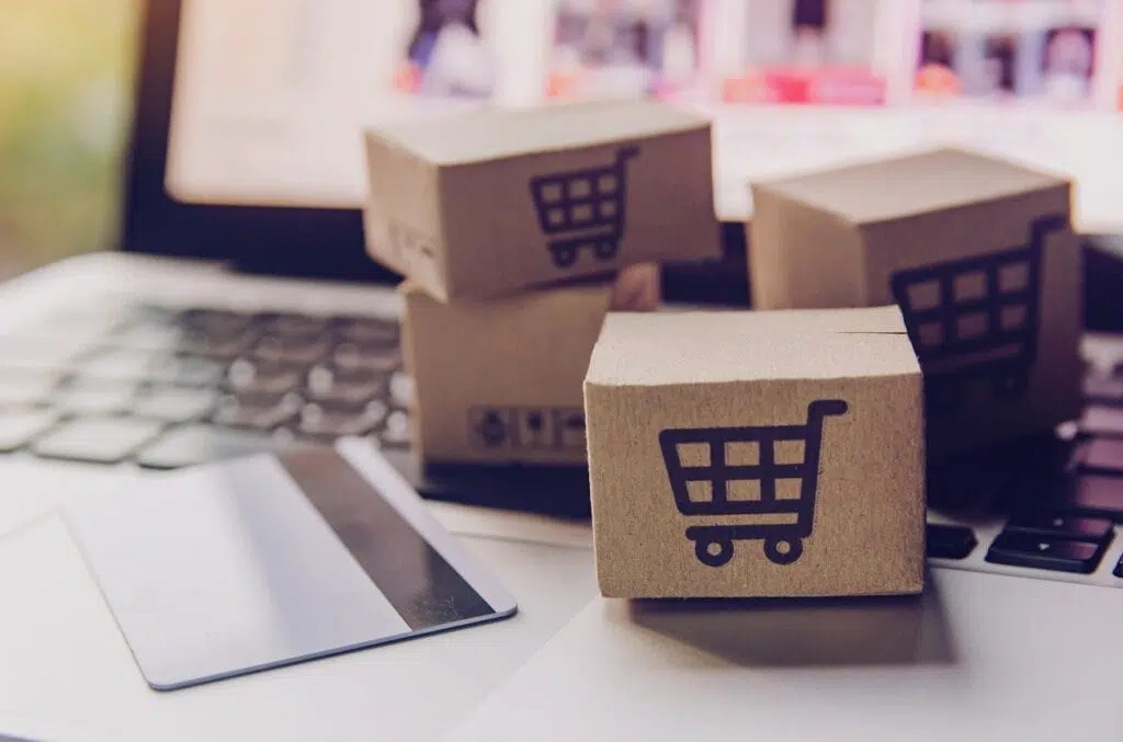 Imposto sobre compras internacionais pode aumentar em 60% Imposto sobre compras internacionais pode aumentar em 60%. Proposta do governo prevê aplicação da alíquota, que antes valia apenas para compras acima de 50 dólares, a qualquer valor. Mudança afeta lojas online como shopee, aliexpress, shein e wish