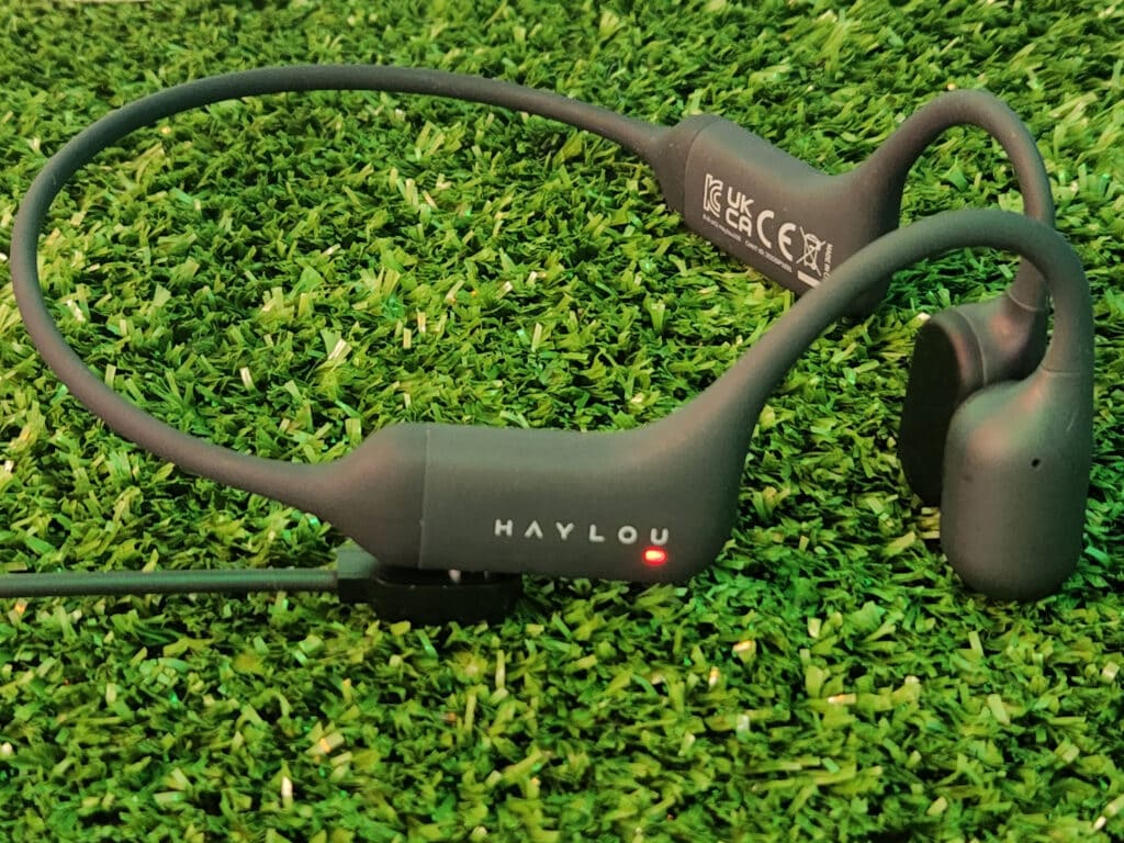 Review: haylou purfree (bc01), fone de ouvido com condução óssea. O haylou purfree é um fone que transmite áudio via condução óssea, é a prova d'água e tem bateria que impressiona. A experiência é diferente, vem entender.