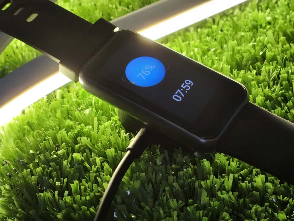 Test : smartband realme band 2 Review: smartband realme band 2. Le realme band 2 a plusieurs fonctions très utiles, il est léger et confortable, mais il a quelques problèmes et coûte plus cher qu'il ne le devrait.