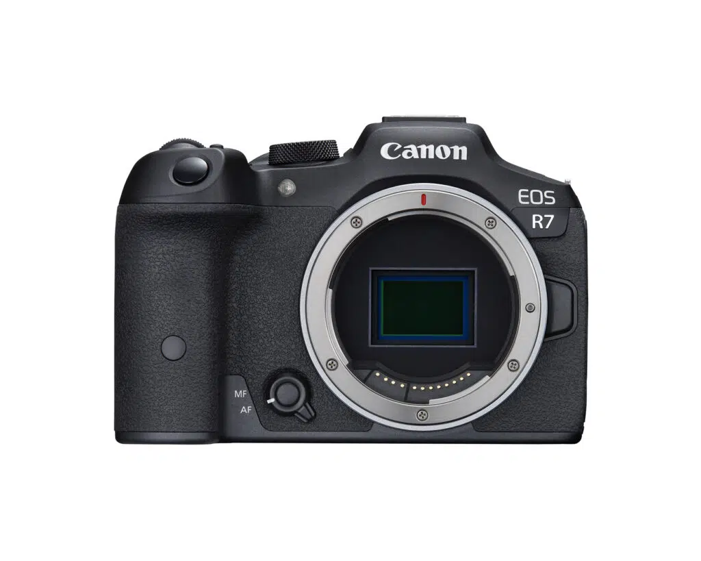 Canon stellt die spiegellosen Kameras eos r7 und eos r10 für Entwickler vor Canon präsentiert die spiegellosen Kameras eos r7 und eos r10 für Entwickler. Die Kameras eos r7 und eos r10 von Canon sind die ersten Produkte des Unternehmens mit einem aps-c-Sensor und spiegelloser Technologie.