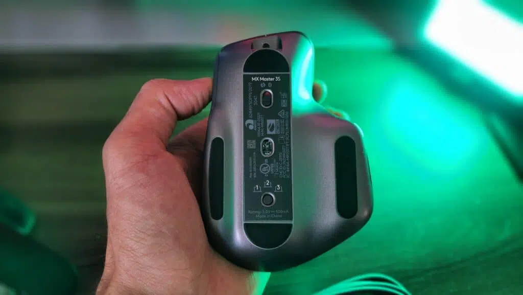 Review: logitech mx master 3s Mostrando a área inferior do mouse logitech mx master 3s