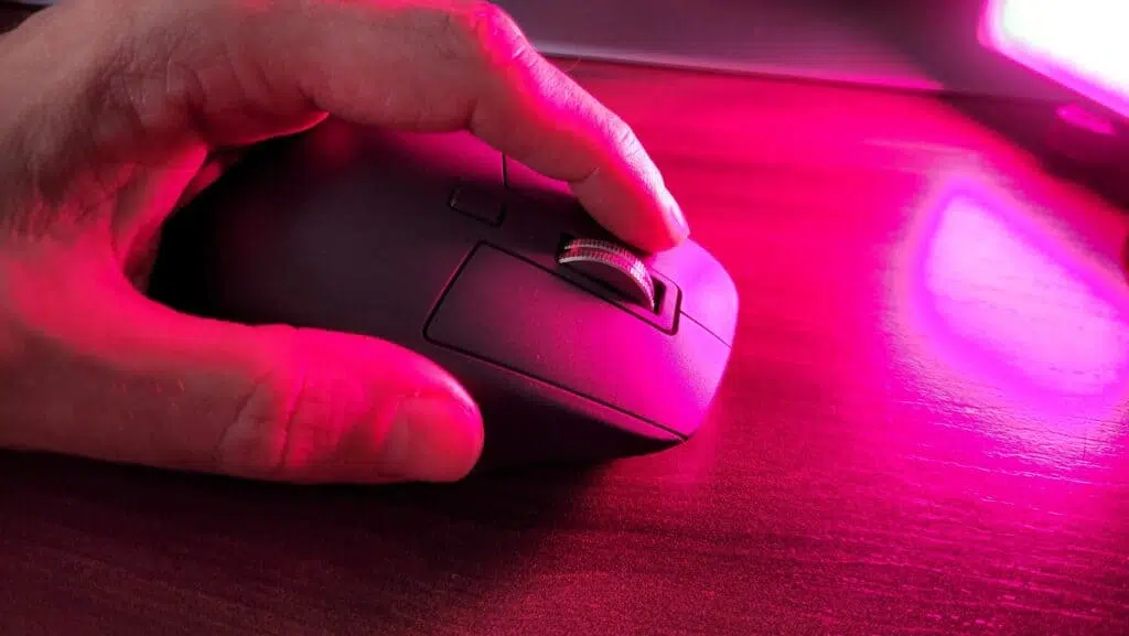 Review: logitech mx master 3s Mostrando a área superior do mouse logitech mx master 3s