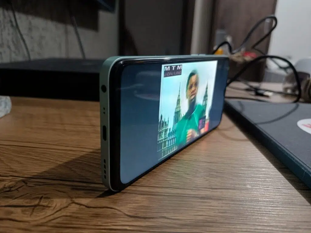 Review: realme c35 é uma bela surpresa Realme c35 reproduzindo o clipe da música "pass the dutchie"