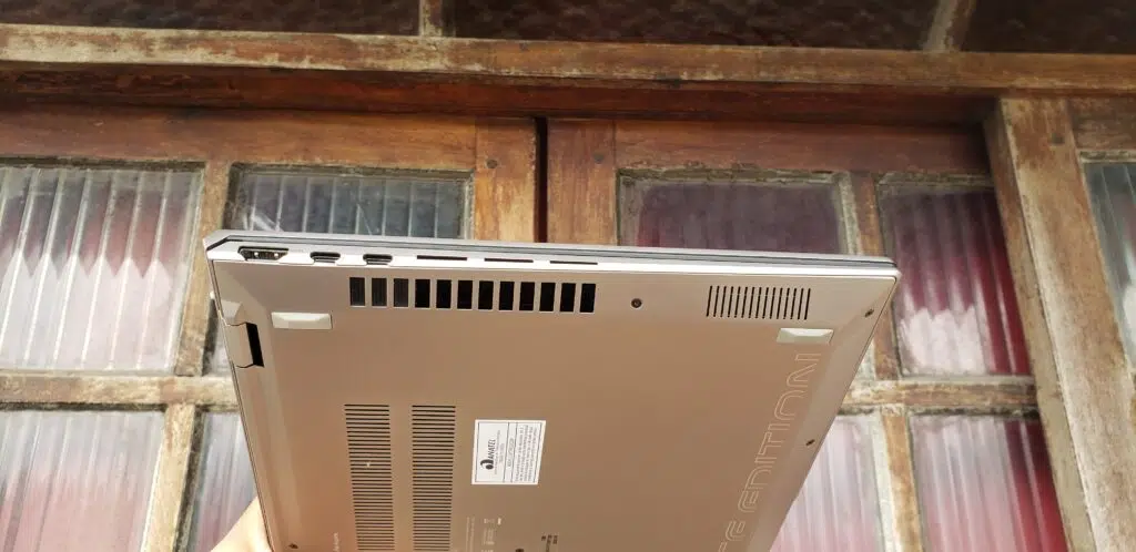 Review: zenbook 14x oled space edition une potência e leveza Portas do lado esquerdo do asus zenbook 14x oled space edition