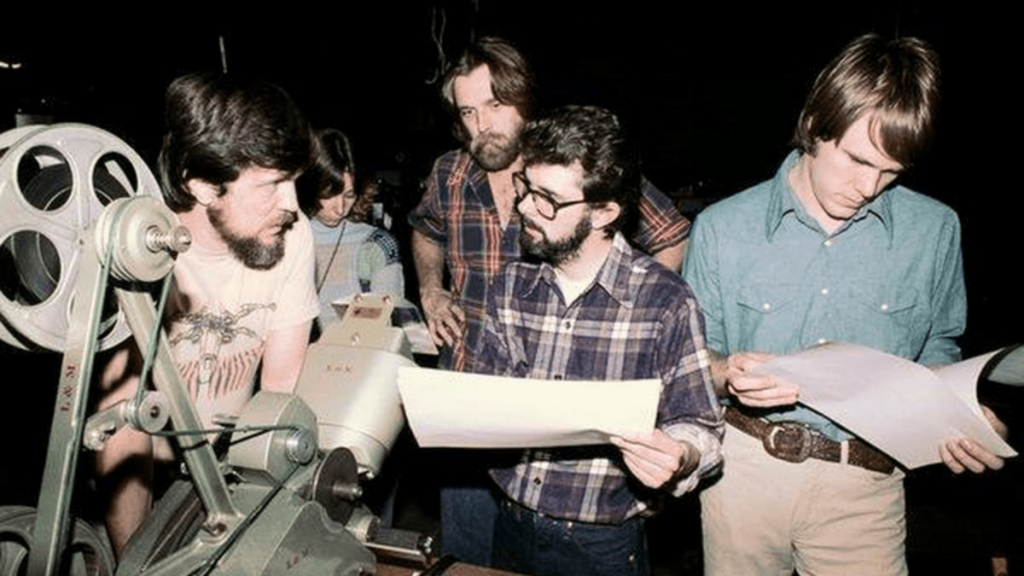 Série light and magic mostra como george lucas revolucionou o mundo dos efeitos especiais A foto mostra george lucas e john dykstra nos bastidores de star wars. A série light and magic usa imagens da época como esta e novas entrevistas em seus episódios.