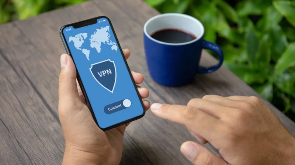 Android 및 iPhone(ios)을 위한 최고의 VPN 서비스 8가지 이미지는 VPN에 연결된 휴대폰을 보여줍니다.