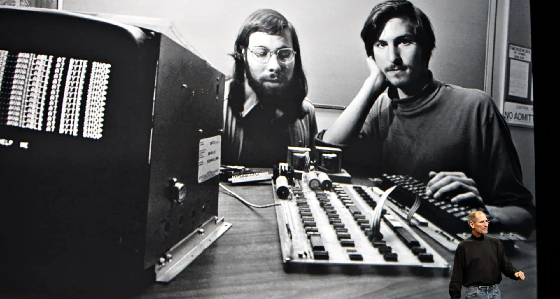 Apple 1 の画像、Apple の最初のコンピューター