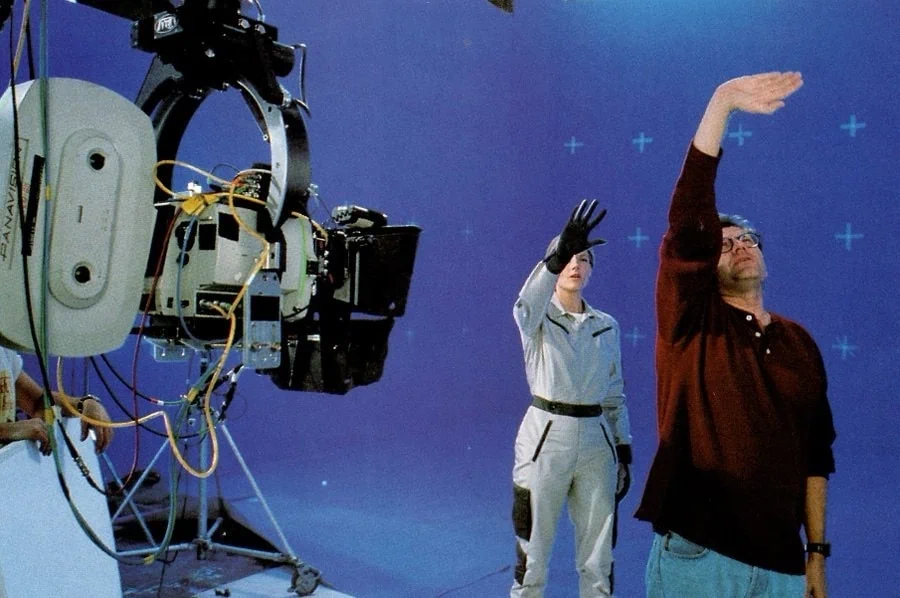 Une histoire orale de contact Robert Zemeckis donne des instructions à Jodie Foster.