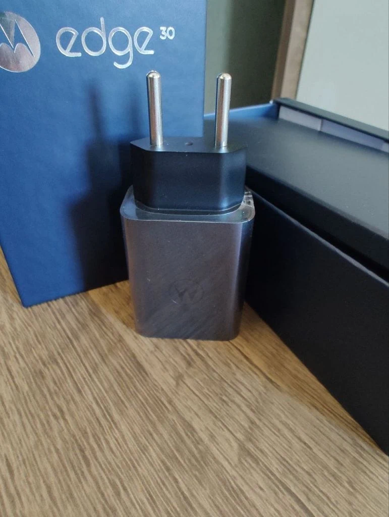 Обзор: Motorola Edge 30 моторола край 30 зарядное устройство 33w