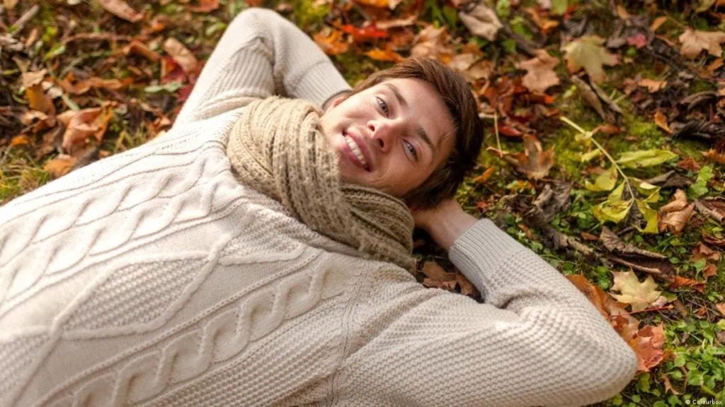Fakt oder Fake: Macht Stress die Haare wirklich weiß? Mann ruht