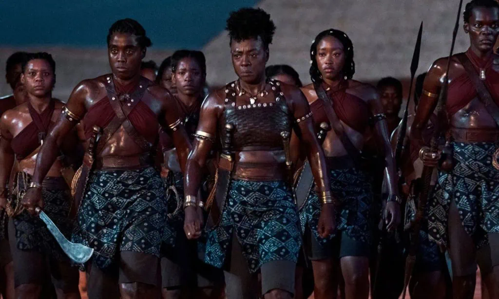 The woman king: trailer mostra viola davis nei panni del potente generale nanisca Viola Davis in Il re donna