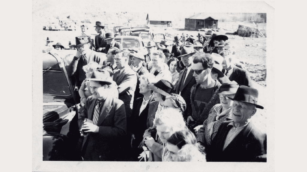 Zeitreisende: Sehen Sie faszinierende Bilder durch die Geschichte Zeitreisende: Sehen Sie faszinierende Bilder aus der Geschichte. Zeitreisen sind eines der beliebtesten Themen in der Science-Fiction und manche Leute behaupten, dass diese Fotos von Zeitreisenden real seien