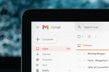 Computador com novo design do gmail