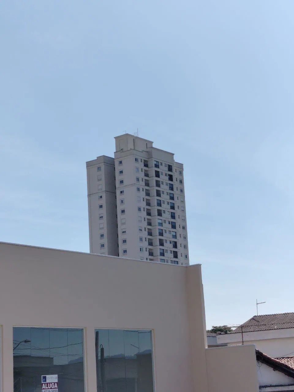 검토: realme 9는 최고급 카메라를 갖춘 중개자입니다. 푸른 하늘과 더 많은 건물이 있는 건물