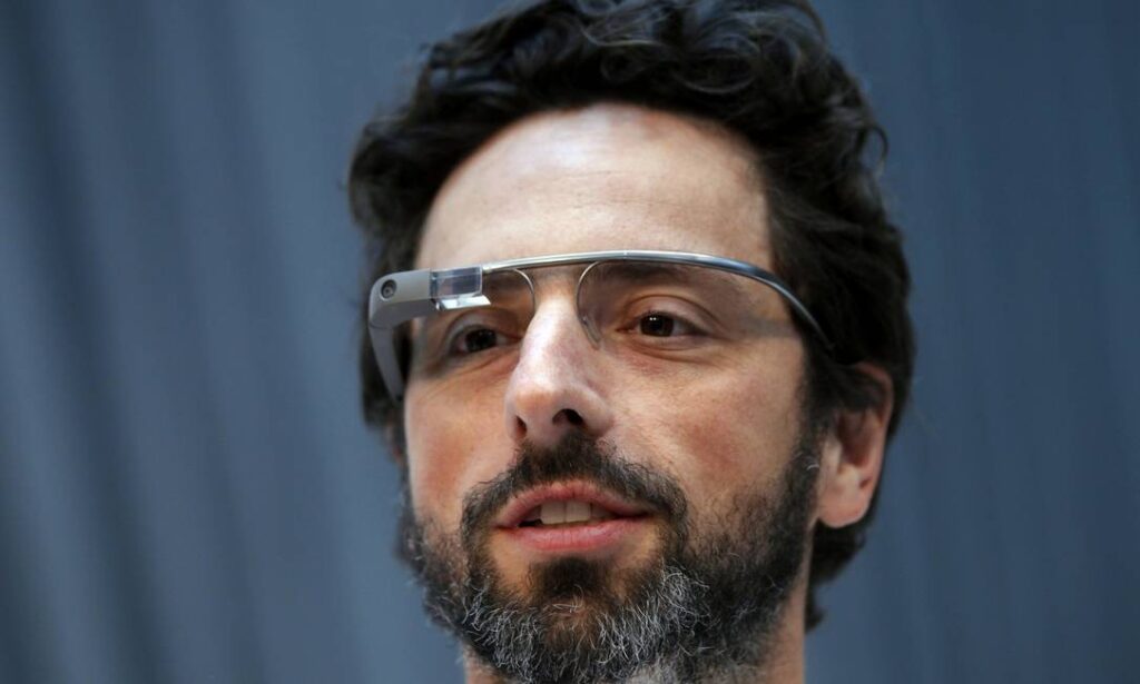 Sergey brin utilizando um google glass