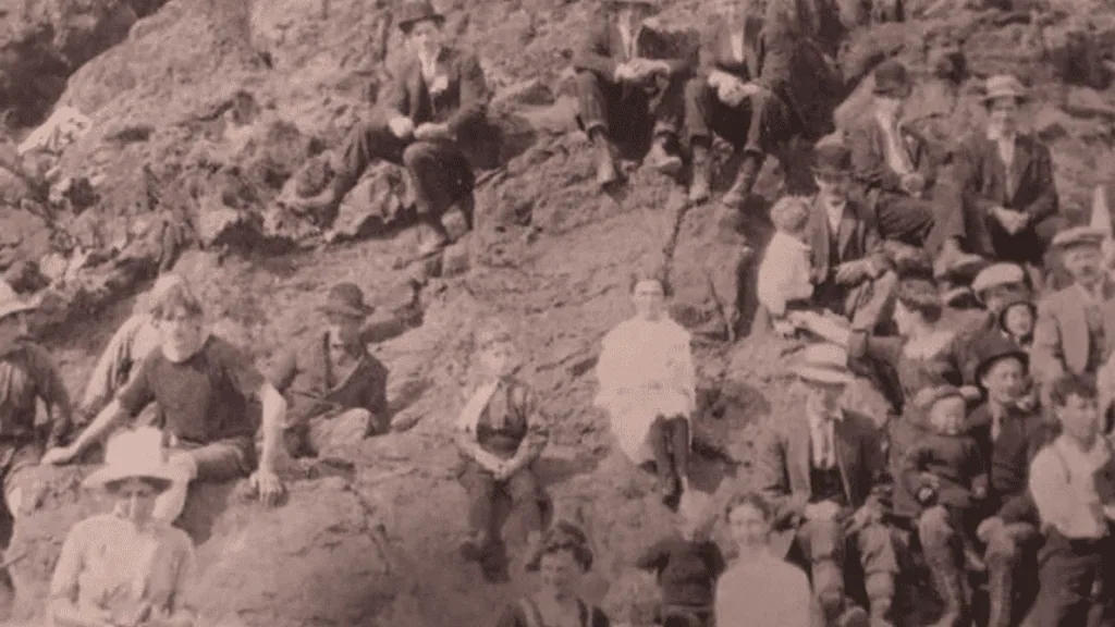 Zeitreisende: Sehen Sie faszinierende Bilder durch die Geschichte Zeitreisende: Sehen Sie faszinierende Bilder aus der Geschichte. Zeitreisen sind eines der beliebtesten Themen in der Science-Fiction und manche Leute behaupten, dass diese Fotos von Zeitreisenden real seien