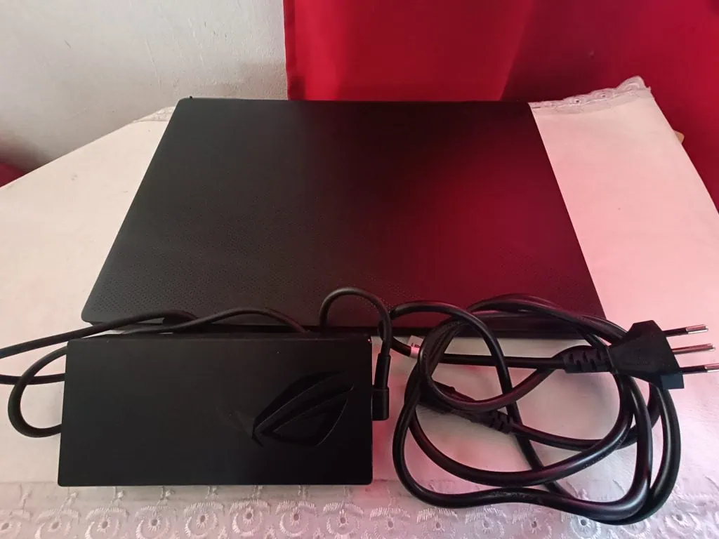 Review: asus rog zephyrus m16, een droom gaming-notebook rog zephyrus m16 gu603 oplader