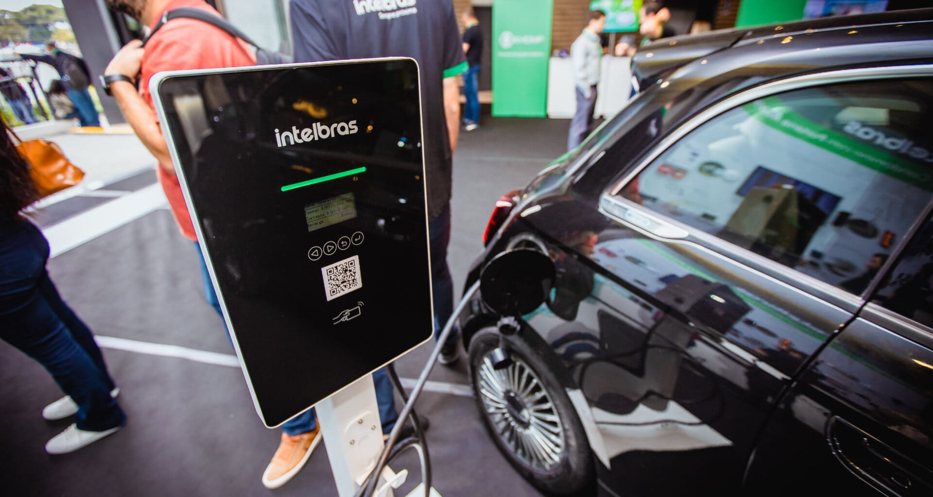 Intelbras lançará carregadores para carros elétricos