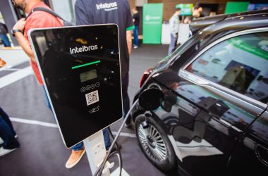 Intelbras lançará carregadores para carros elétricos