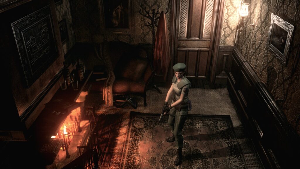 Screenshot do remake do primeiro Resident Evil em que Jill Valentine se encontra dentro de uma sala iluminada por uma lareira em um ambiente soturno da mansão Spencer, 