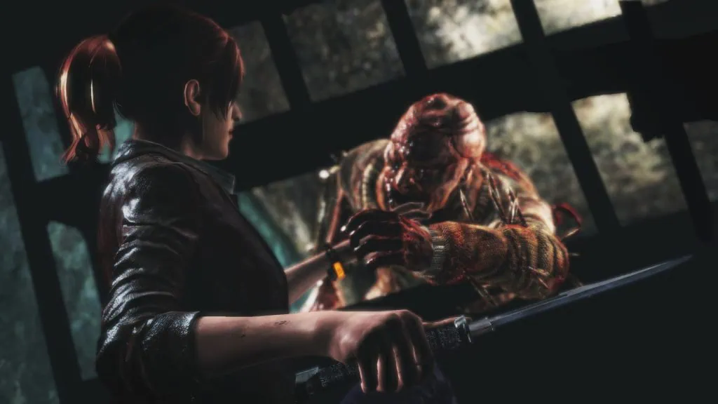 Quel est le meilleur jeu pour connaître et jouer à Resident Evil ? Image de claire redfield avec une main saisie par un ennemi, tandis que l'autre tient un poignard, se préparant à frapper l'adversaire.