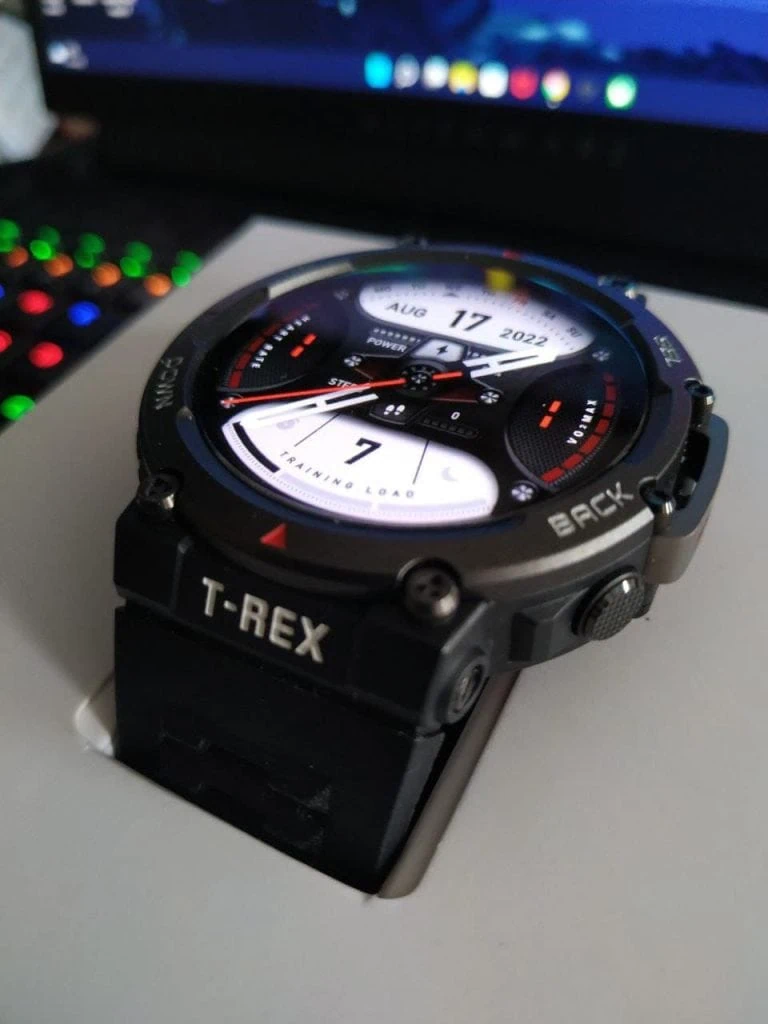 Anmeldelse: amazfit t-rex 2, voldsomt tøff Amazfit t-rex 2 på toppen av basen
