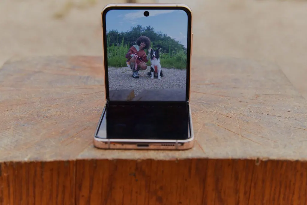 검토: Galaxy Z Flip4 5g는 혁신보다 아름다움에 더 끌립니다. 검토: Galaxy Z Flip4 5g는 혁신보다 아름다움에 더 끌립니다.